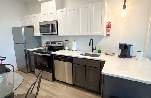 Elizabeth Apartment | 2BR apt close to EWR Airport 1113