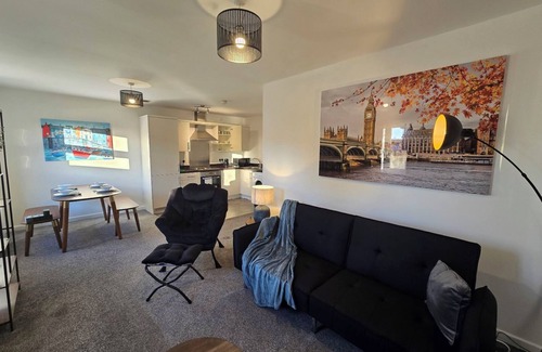 Manchester Apartment | 2BR Apt | Etihad Stadium | City Access | Sleeps 6