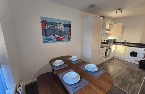 Manchester Apartment | 2BR Apt | Etihad Stadium | City Access | Sleeps 6