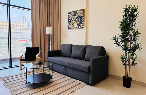 Jebel Ali House | 2Br Apt.| Poolside Living | Gym & Free Parking