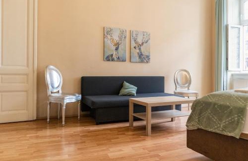 Matzleinsdorf Apartment | 2BR Apt, Suitable for Longstays, Central Location