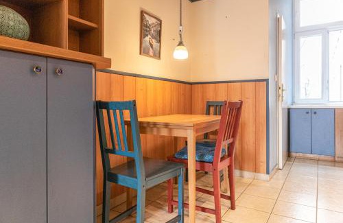 Matzleinsdorf Apartment | 2BR Apt, Suitable for Longstays, Central Location