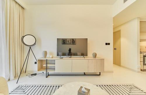 Dubai Marina Apartment | 2BR Beachfront Apt with Stunning Dubai Marina View