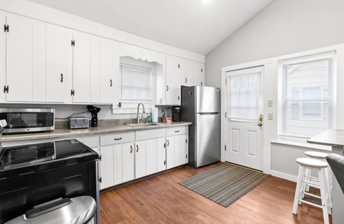Colchester House | 2BR Camp w/Amazing Beach Views