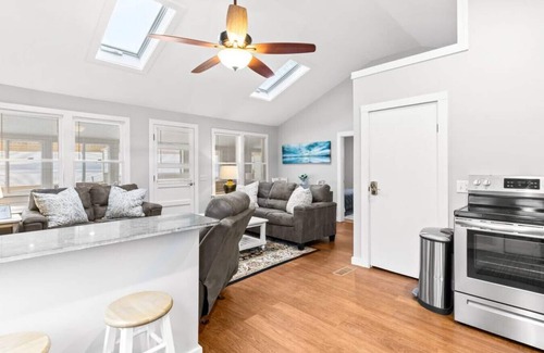 Colchester House | 2BR Camp w/Amazing Beach Views