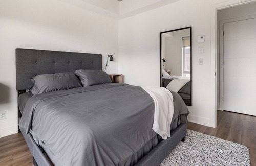 Terrebonne Condo | 2BR City Escape in Luxurious Condo, FREE Groceries