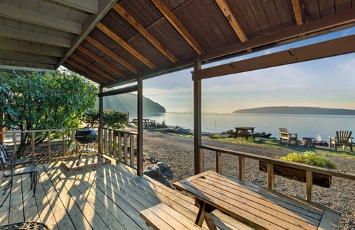 Eastsound Cabin | 2BR Classic+ Beachfront Cabin on world class west-facing beach!