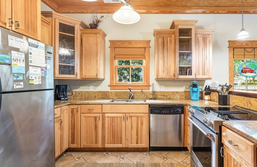 Manteo House | 2BR coastal cottage w/whirlpool tub & patio