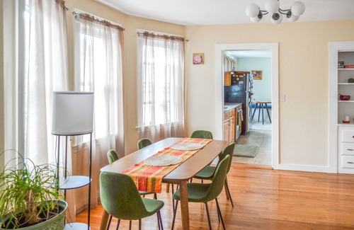 Swampscott Apartment | 2BR Coastal Retreat + EV: 30m Boston, 15m Salem, 5m Beach