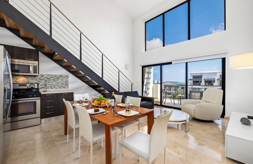 Washington Condo | 2BR Condo 5* Location w/AmazingViews ~ Pool ~ GYM