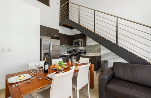 Washington Condo | 2BR Condo 5* Location w/AmazingViews ~ Pool ~ GYM