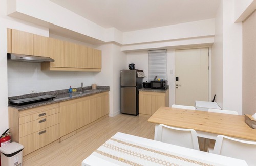 Project 4 Condo | 2BR Condo + Balcony & WiFi @ Infina Towers near LRT