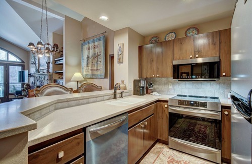 Edwards Condo | 2BR Condo in Arrowhead Village - 5 Minute Walk to Chairlift, Mountain Views! by RedAwning