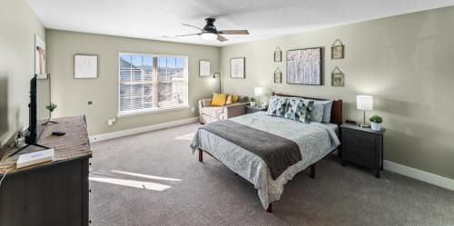 Branson West House | 2BR Condo - Near SDC - 2 Pools - Golf Onsite - FREE TICKETS INCLUDED - SB 9-5