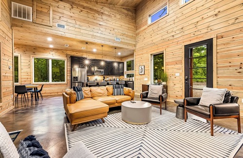 Pickens Cabin | 2BR Cozy Cabin | Firepit, Hot Tub & Luxe Design