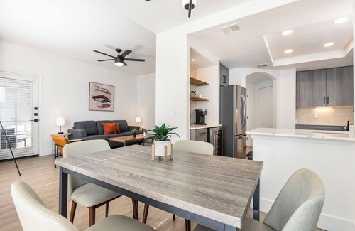 Kierland Apartment | 2BR CozySuites at Kierland Commons with pool #04