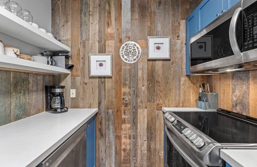 Whistler Village Condo | 2BR | Deer Lodge | Epic Location | Private Covered Patio | Free Parking