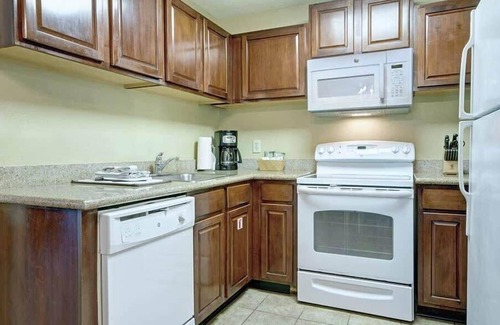 Williamsburg Condo | 2br Deluxe Colonial Stay Near Fun Attractions!