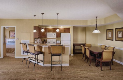 Lake Buena Vista Resort | 2BR-Dlx Inside Disney Gates-5 Pools, 2 Lazy Rivers, SPLASH pad, Mini Golf & More