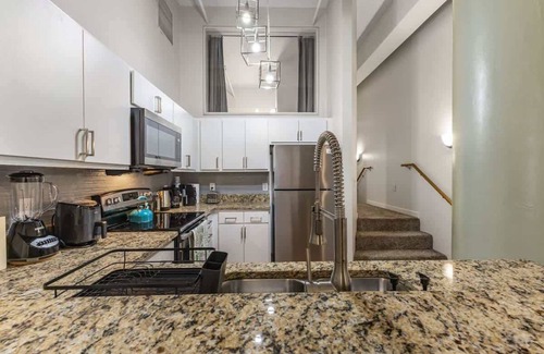Downtown Indianapolis Apartment | 2BR Downtown Gem Sleeps 7 Convention Center