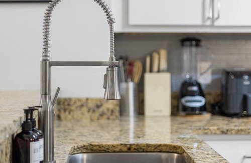 Downtown Indianapolis Apartment | 2BR Downtown Gem Sleeps 7 Convention Center