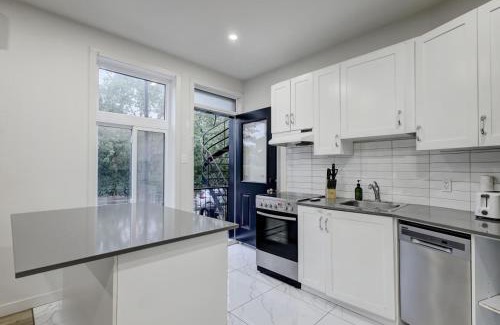 Cote-Des-Neiges—Notre-Dame-De-Grace Apartment | 2BR Escape Sleek Stay in NDG MTL