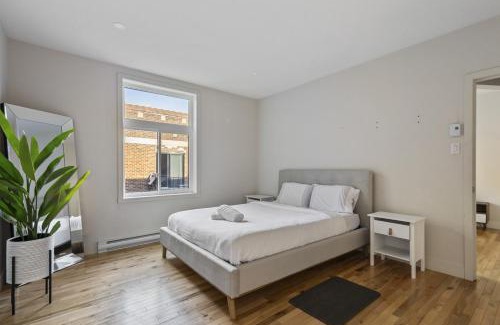 Cote-Des-Neiges—Notre-Dame-De-Grace Apartment | 2BR Escape Sleek Stay in NDG MTL