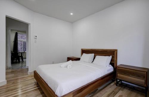 Cote-Des-Neiges—Notre-Dame-De-Grace Apartment | 2BR Escape Sleek Stay in NDG MTL
