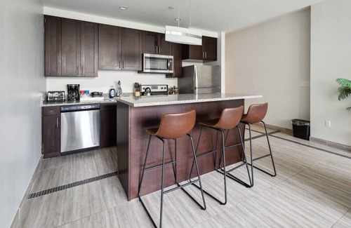 Downtown Detroit Apartment | 2BR Executive Downtown Retreat