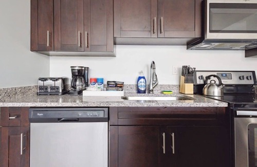 Downtown Detroit Apartment | 2BR Executive Downtown Retreat