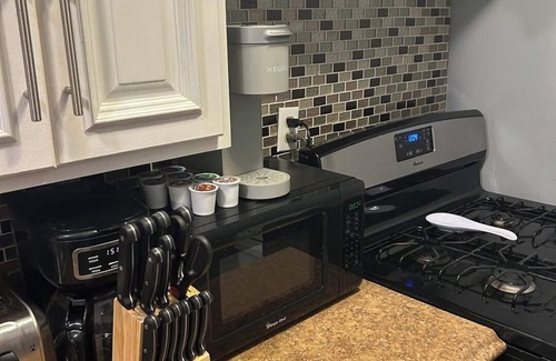 Cleveland Apartment | 2BR Garden Unit | Pets Friendly | Near Downtown