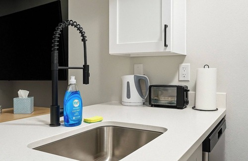 Village Grove Apartment | 2BR Gem+2Bd+70"SmartTV+FreeParking