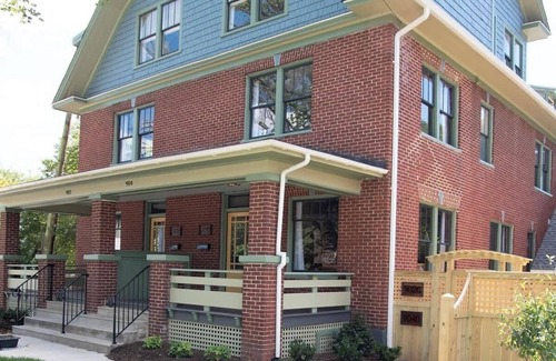Roanoke Condo | 2BR Historic Apt - Safe|Walkable|Food|Greenway