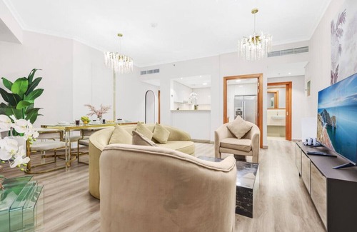 Downtown Dubai Apartment | 2BR in Dubai | Close to Marina, Great Views & Amenities