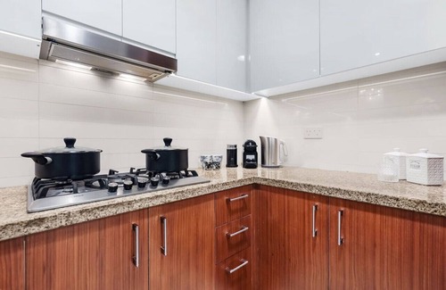Downtown Dubai Apartment | 2BR in Dubai | Close to Marina, Great Views & Amenities