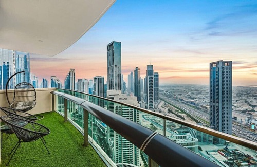 Downtown Dubai Apartment | 2BR in Dubai | Close to Marina, Great Views & Amenities
