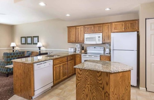 Williamsburg Condo | 2br LO Condo nestled in Historic Williamsburg!