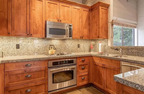 Sun Valley House | 2br+loft Townhome @ base of Dollar Mtn. ski area; hot tub & pool