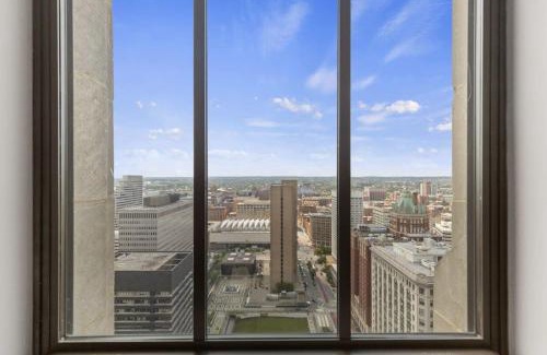 Downtown Baltimore Apartment | 2BR Luxury Apartment Rooftop Pool & Gym