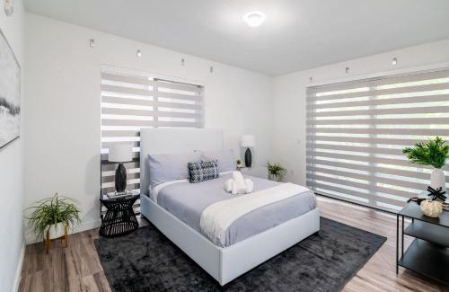 Coconut Grove House | 2BR Miami Condo - Near Marina & Attractions