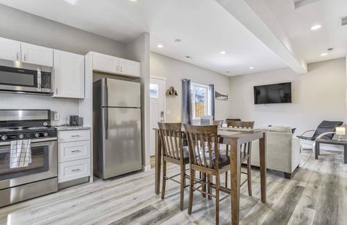 Monument House | 2BR Modern Cottage with Hot Tub in Monument Near USAFA, Park