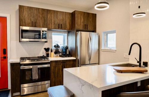 North Beacon Hill House | 2BR Modern Seattle Home | 360 Views | Roof Deck