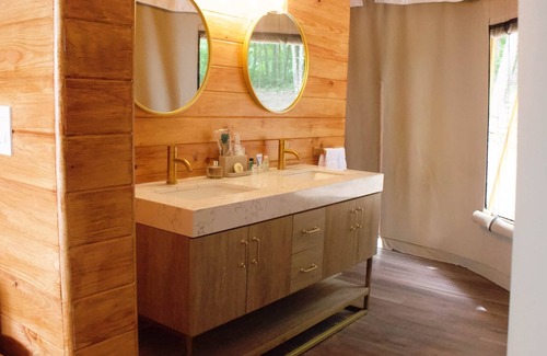 Altamont RV Rental | 2BR Mountain-Valley View A/C Kitchen-Bar Hot-Tub