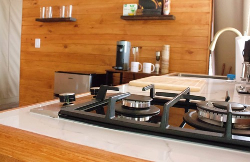 Altamont RV Rental | 2BR Mountain-Valley View A/C Kitchen-Bar Hot-Tub