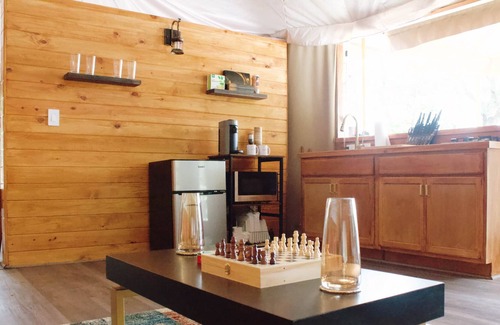 Altamont RV Rental | 2BR Mountain-Valley View A/C Kitchen-Bar Hot-Tub