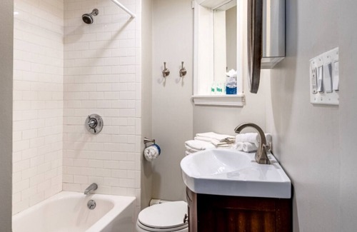 North End Apartment | 2BR North End Apartment