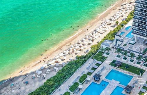 Hollywood South Central Beach Apartment | 2BR Ocean View Balcony & Pool