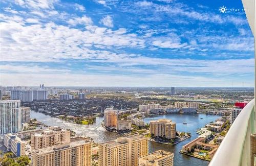 Hollywood South Central Beach Apartment | 2BR Ocean View Balcony & Pool