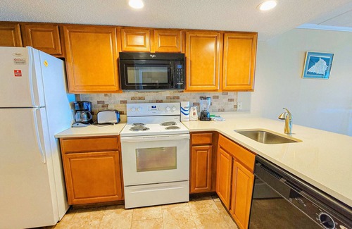 Midtown Ocean City Condo | 2BR Ocean Views/Private Balcony/Prime Location