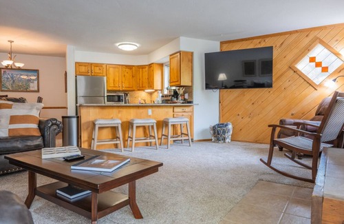 Breckenridge Condo | 2BR Pine Ridge Condo; Ski-In, Walk to Downtown